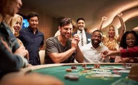 poni Auto Roulette live dealer spinning the wheel in real time